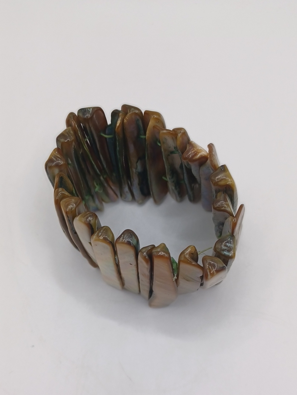 Iredescent Tan Shell Stretch Bracelet - Picture 5 of 6